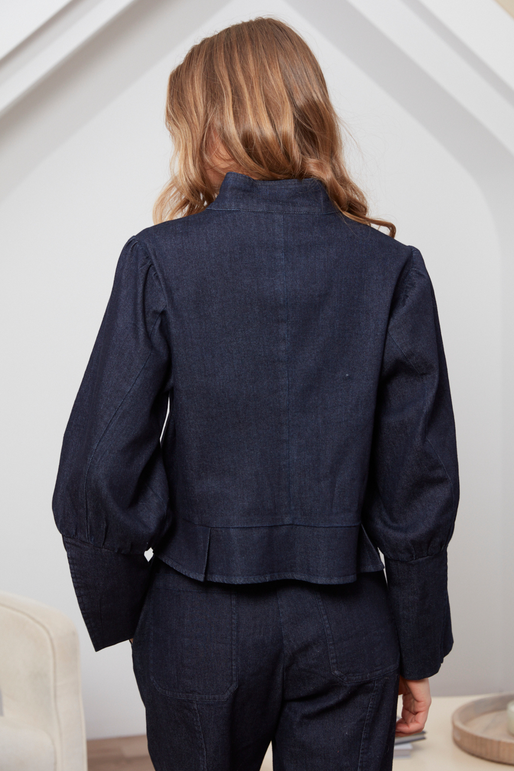 Celia, veste en denim courte boutonnée sur le devant