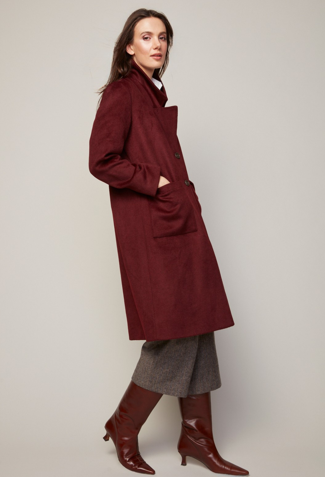 Bella, manteau à simple boutonnage avec poches plaquées
