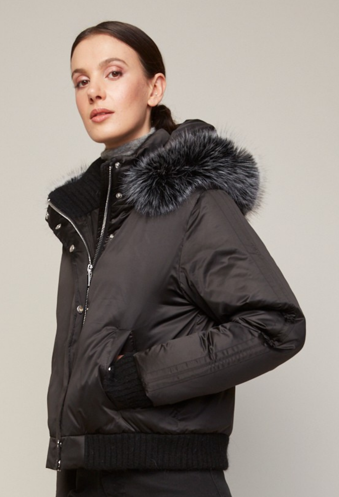 Bessy, manteau court en duvet avec capuche amovible et fausse fourrure