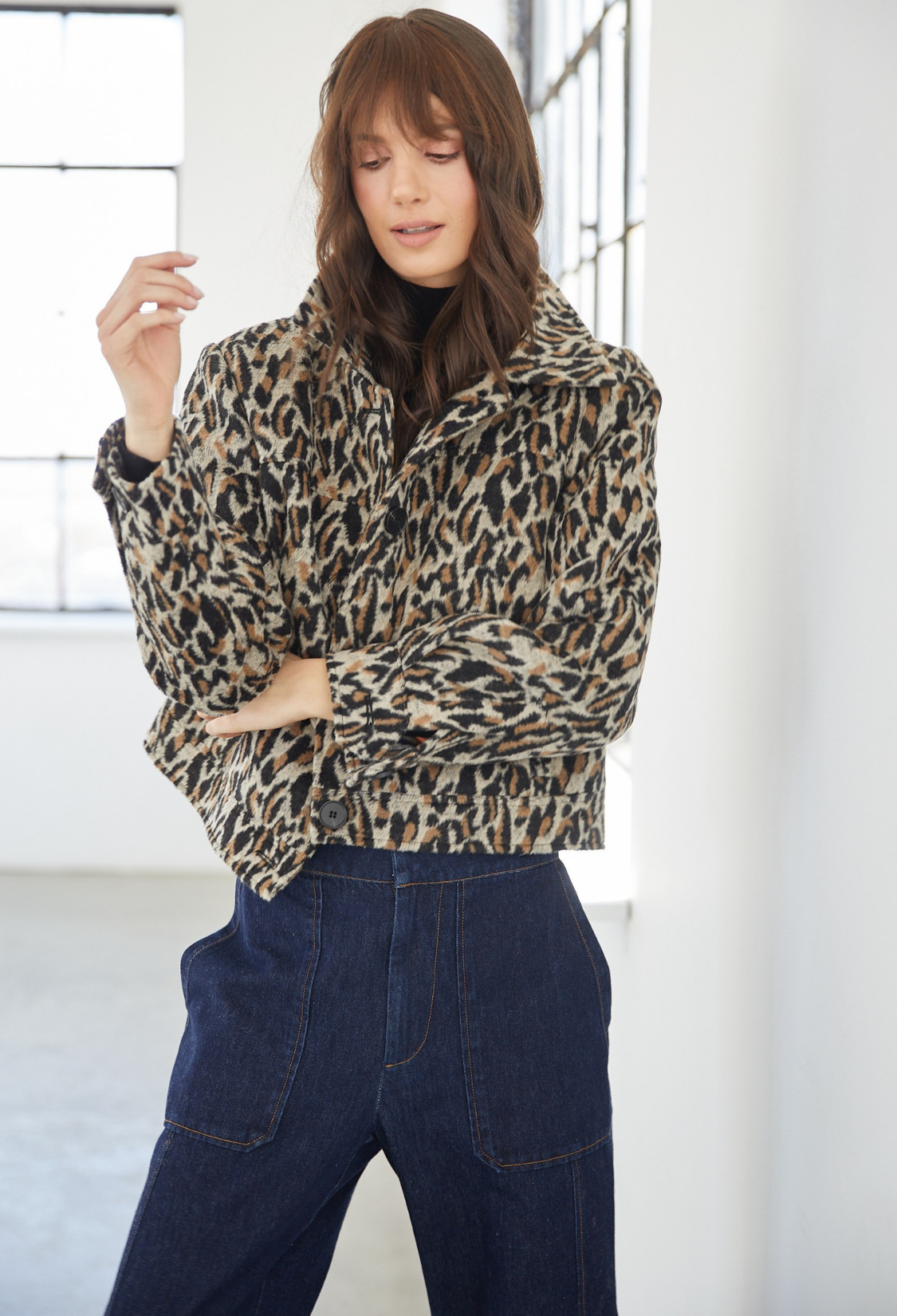 Manteau court en léopard Selena