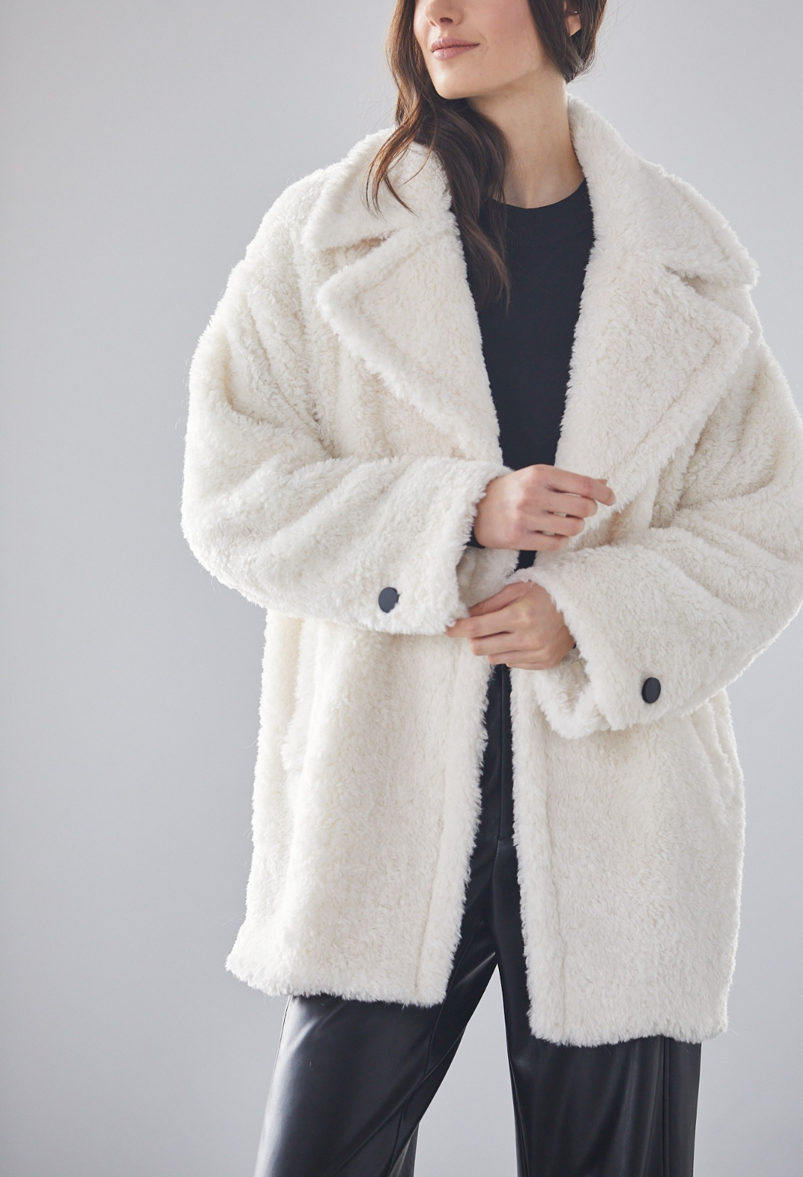 Manteau mi-long en fausse fourrure Saskia