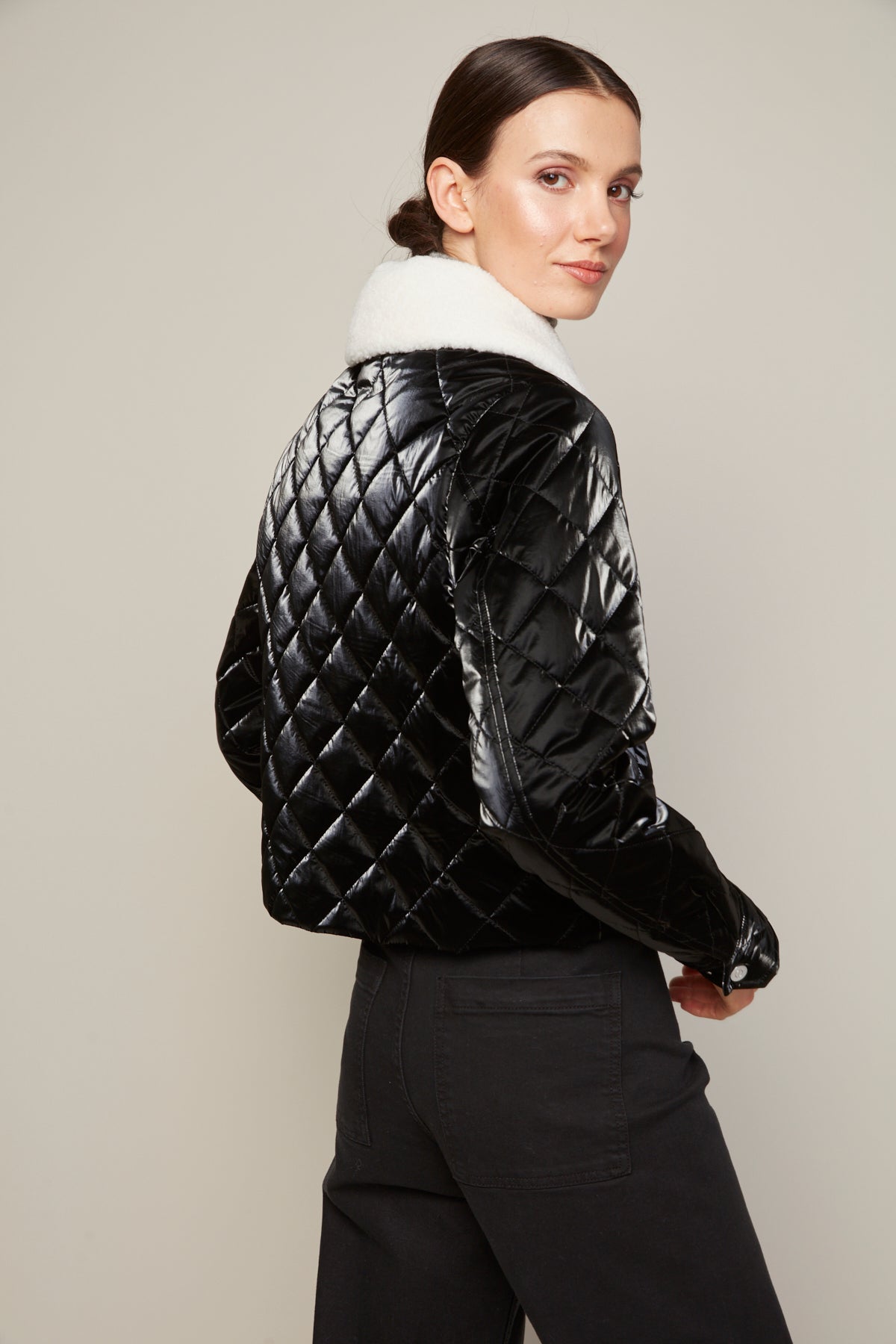 Becca, veste courte matelassée avec col amovible