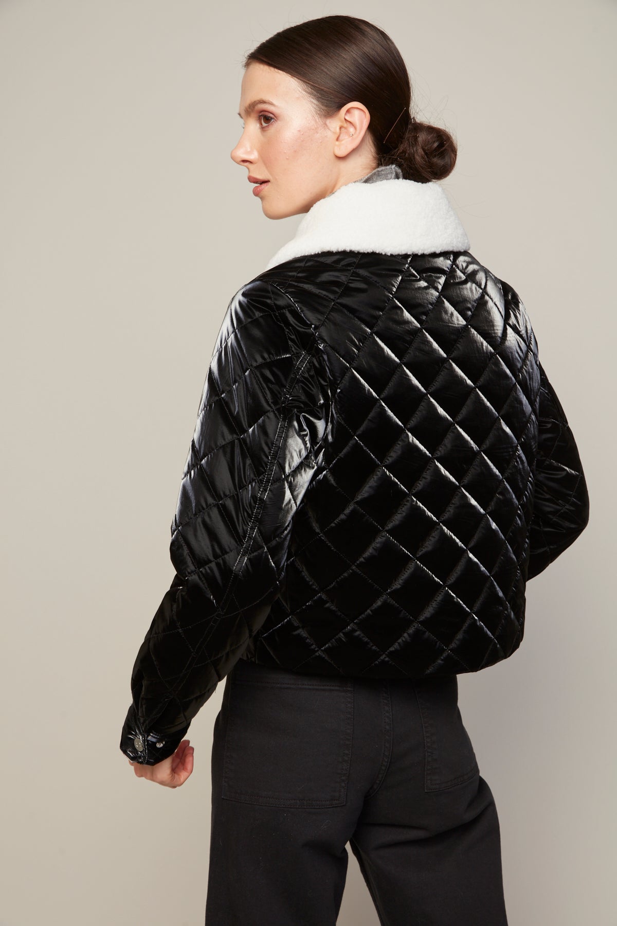 Becca, veste courte matelassée avec col amovible