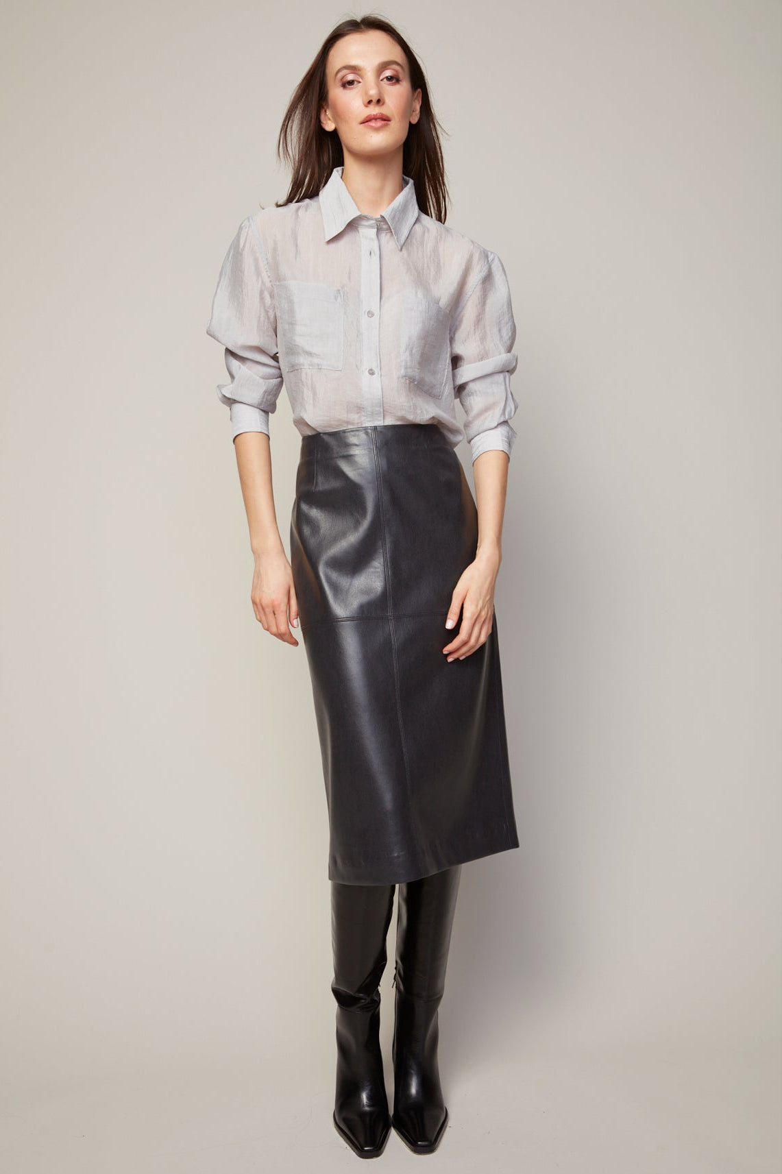 Bijou, blouse boutonnée semi-transparente avec poche plaquée