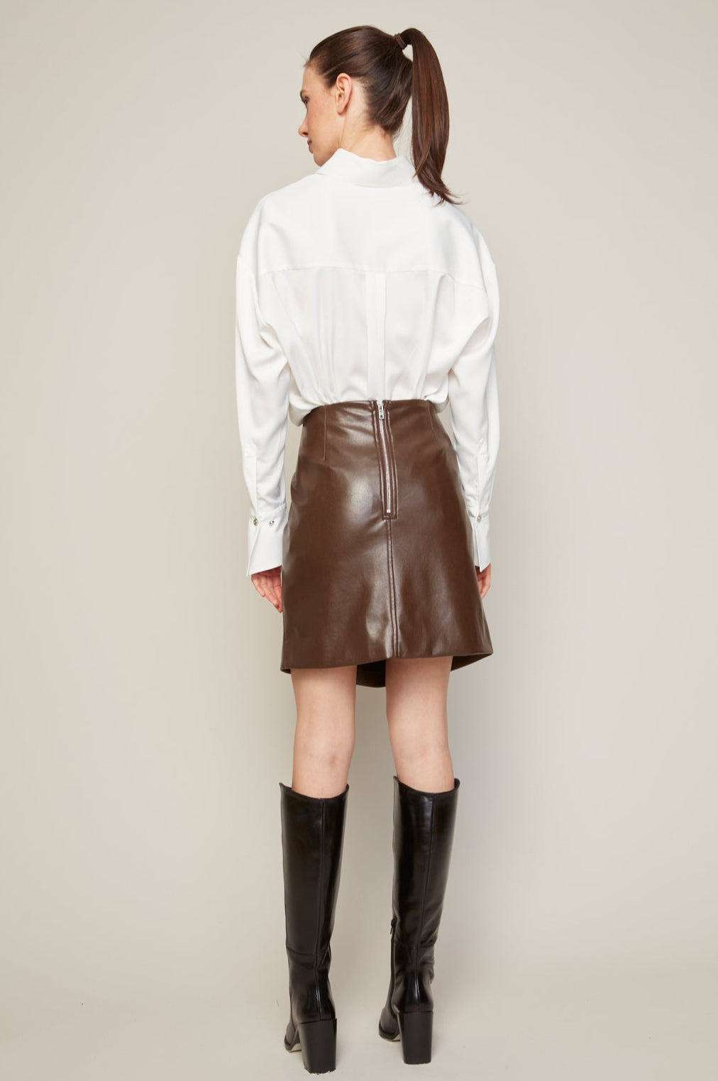 Britta stretch vegan leather short skirt with pockets