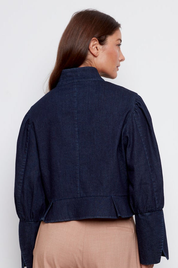 Celia, veste en denim courte boutonnée sur le devant