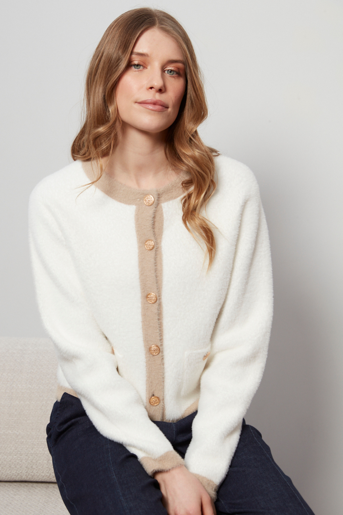 Clarissa, cardigan à mailles avec détails contrastés
