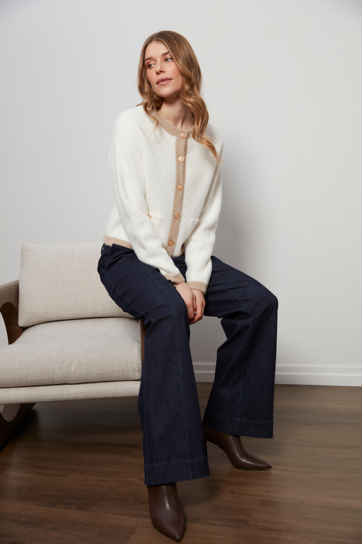 Clarissa, cardigan à mailles avec détails contrastés