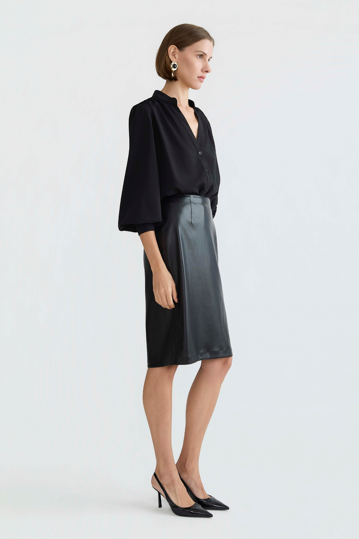 Désiré, v neck chiffon blouse w/ removable lavalliere