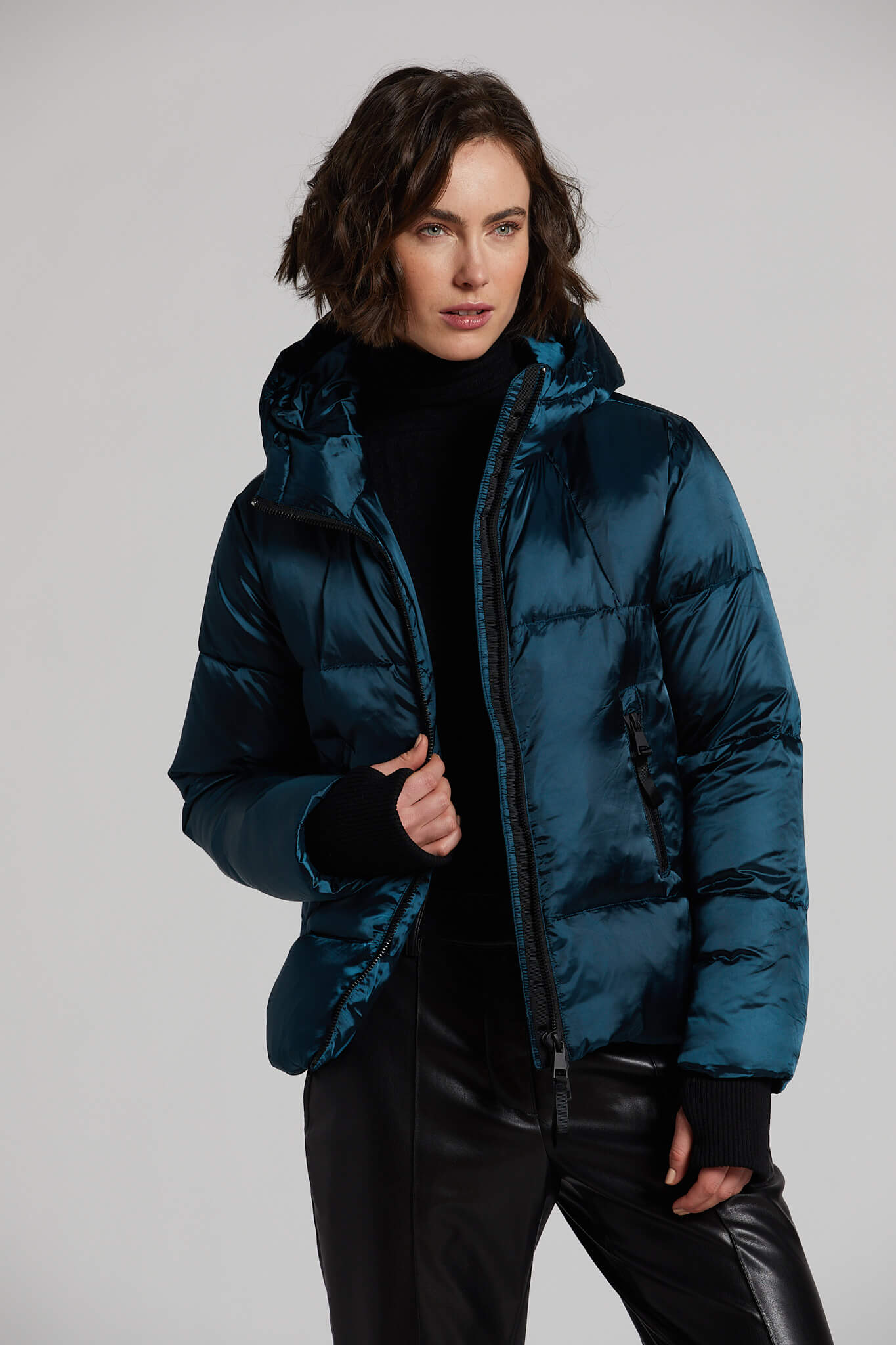 Pacific short hooded down jacket w/ black trim