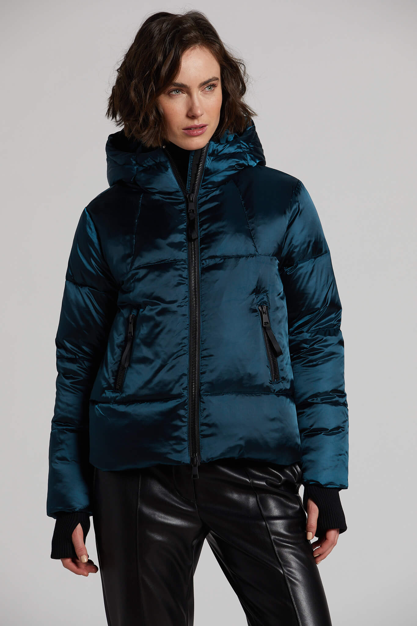 Pacific short hooded down jacket w/ black trim