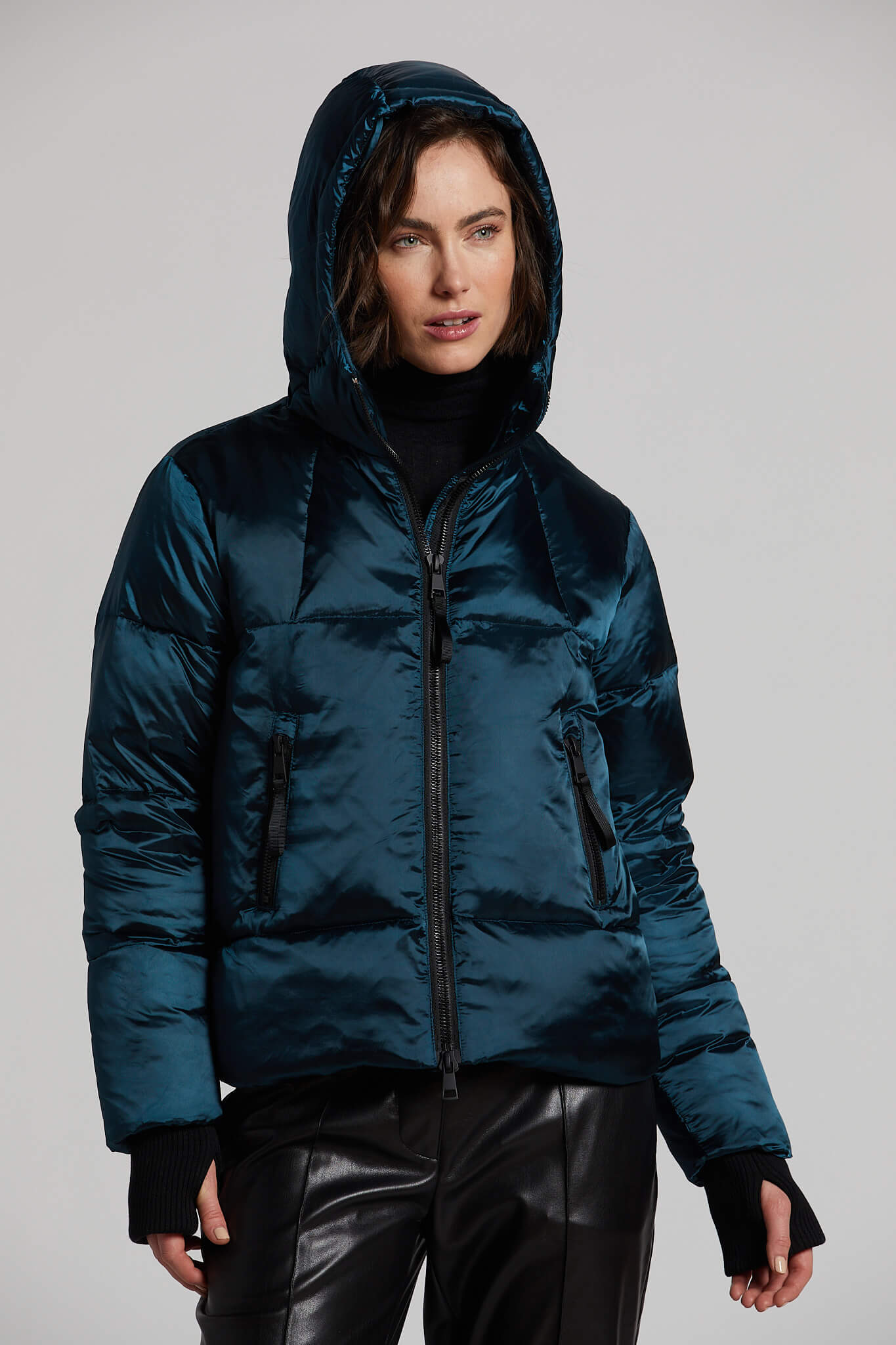 Pacific short hooded down jacket w/ black trim