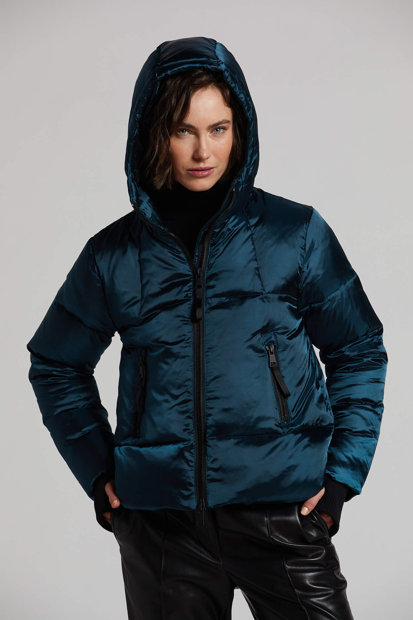 Pacific short hooded down jacket w/ black trim