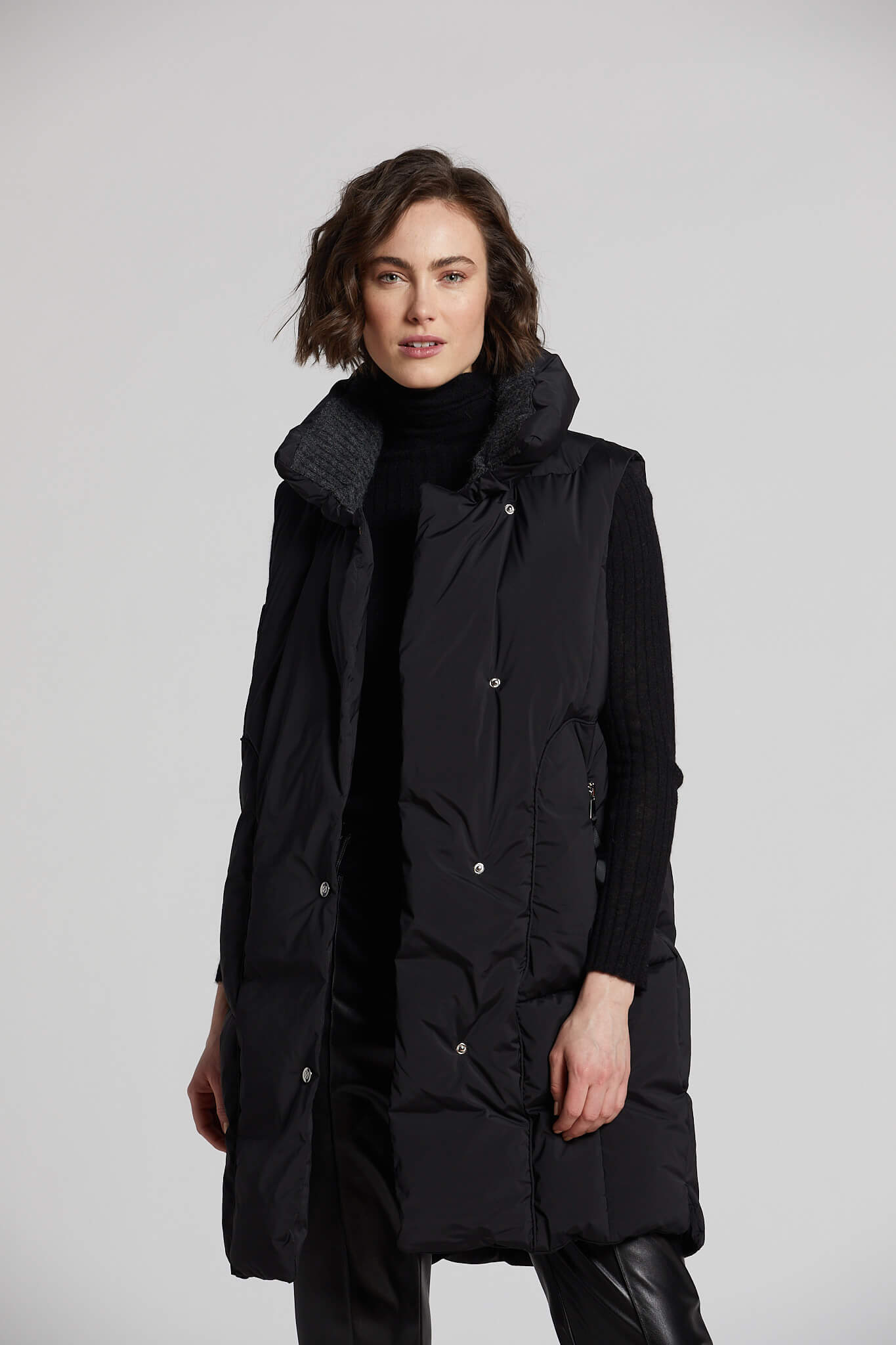 Longue veste sans manche en duvet avec accent en angora Padma