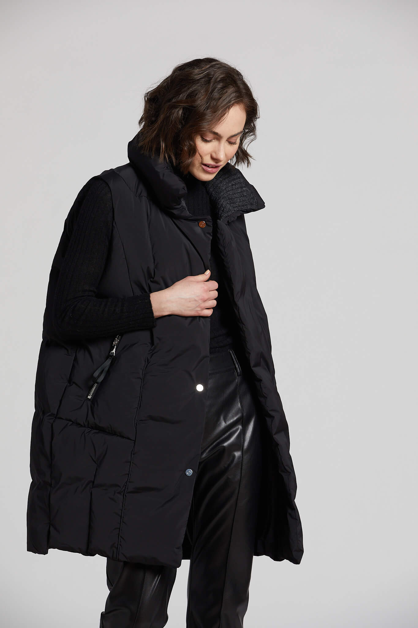 Longue veste sans manche en duvet avec accent en angora Padma