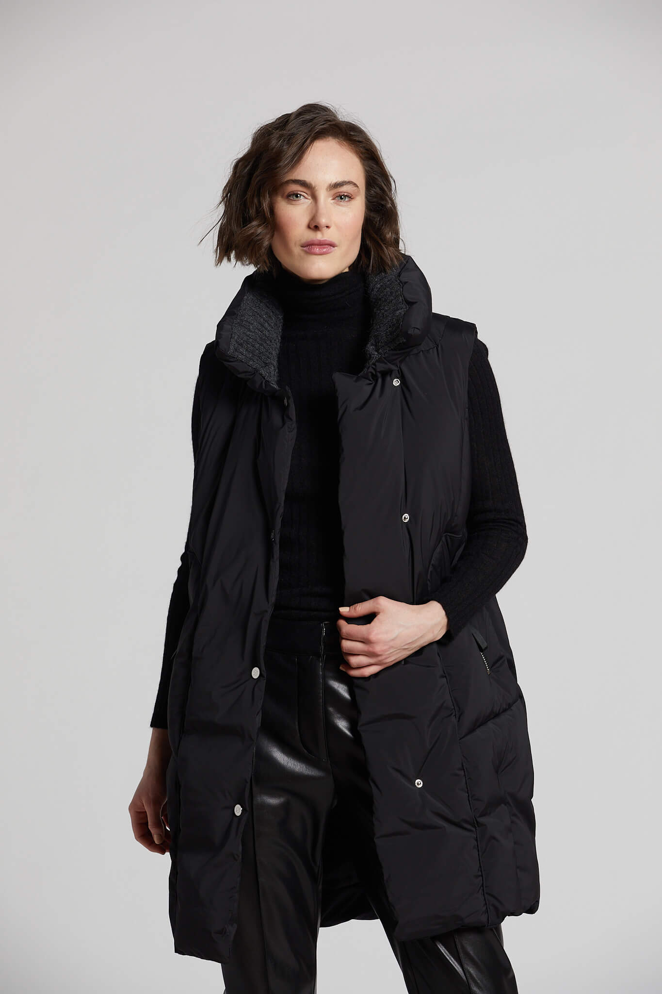 Longue veste sans manche en duvet avec accent en angora Padma