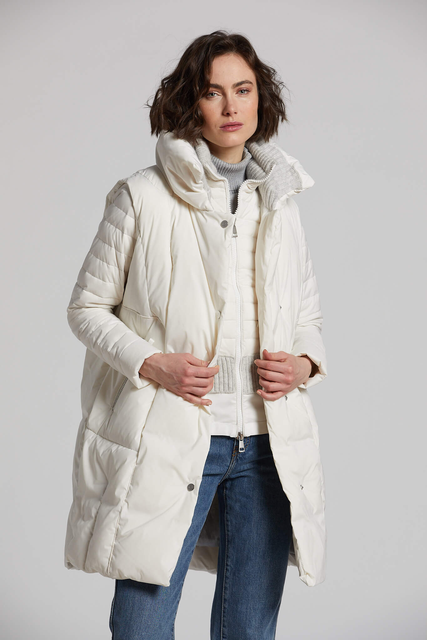 Longue veste sans manche en duvet avec accent en angora Padma