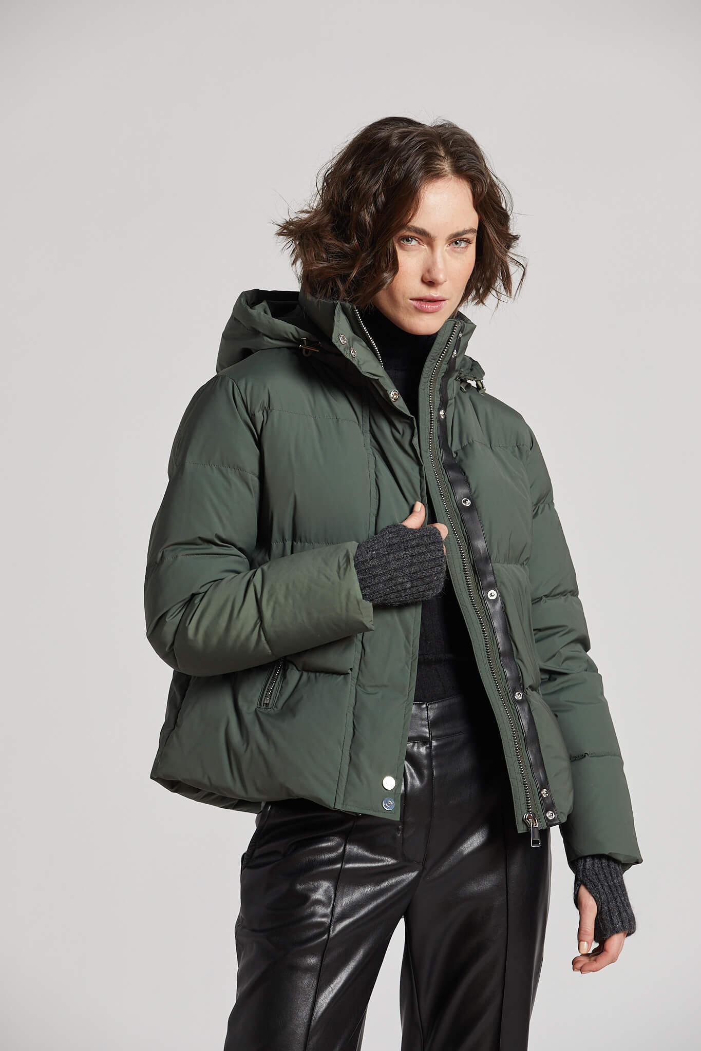 Manteau en duvet avec capuchon amovible, accent de cuir végan & tricot angora Patricia