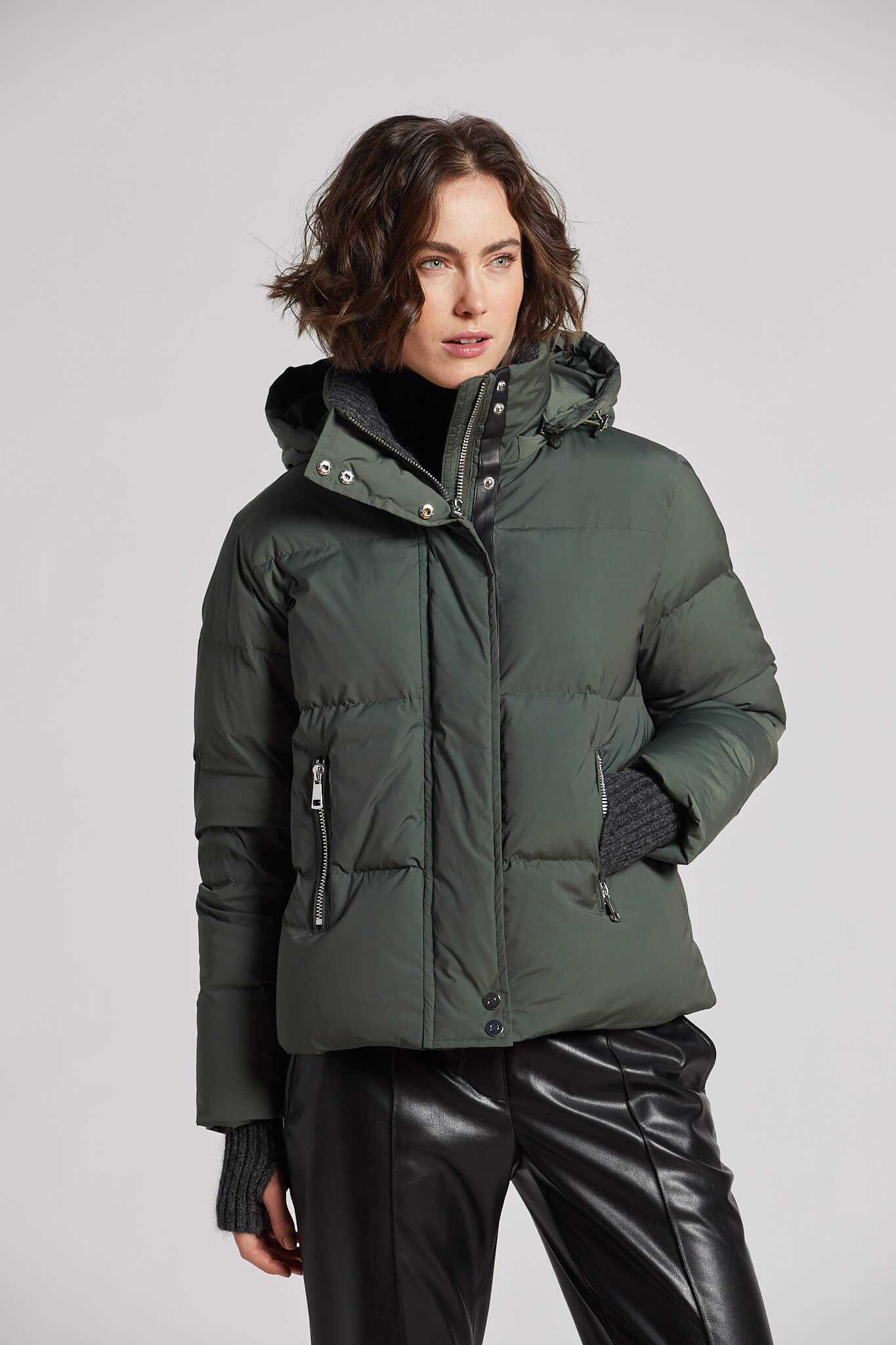 Manteau en duvet avec capuchon amovible, accent de cuir végan & tricot angora Patricia