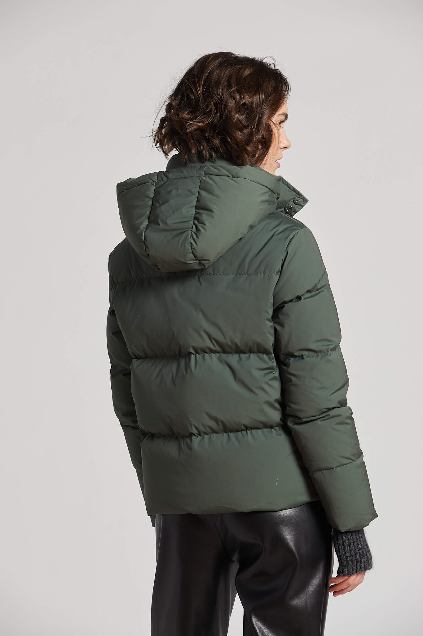 Manteau en duvet avec capuchon amovible, accent de cuir végan & tricot angora Patricia