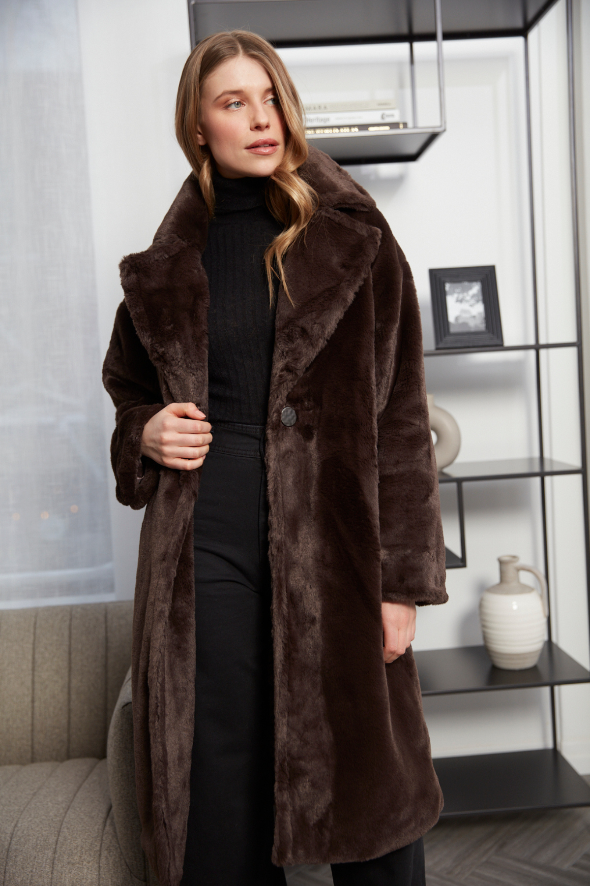 Polly, long faux fur coat