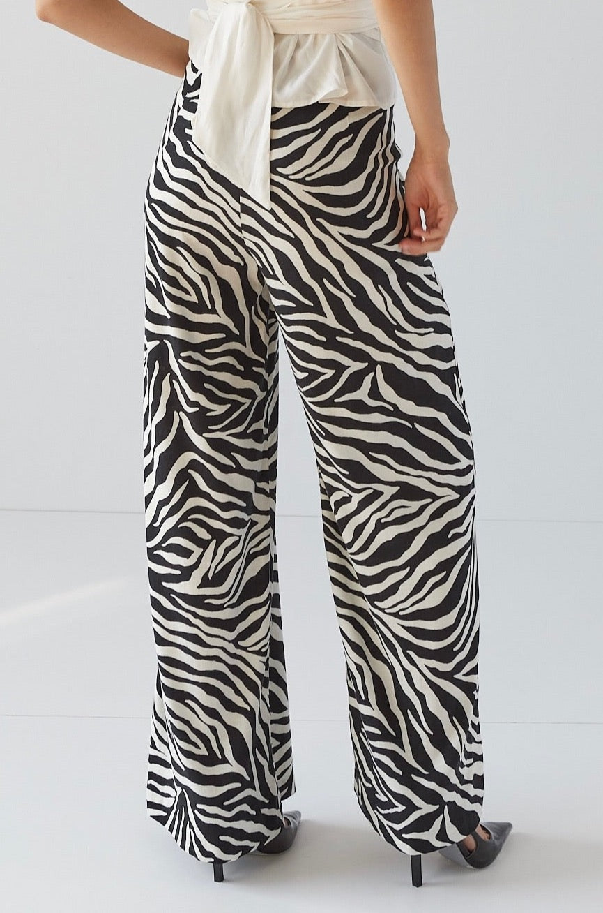 River flowy pant w/ side pockets & side zip closure