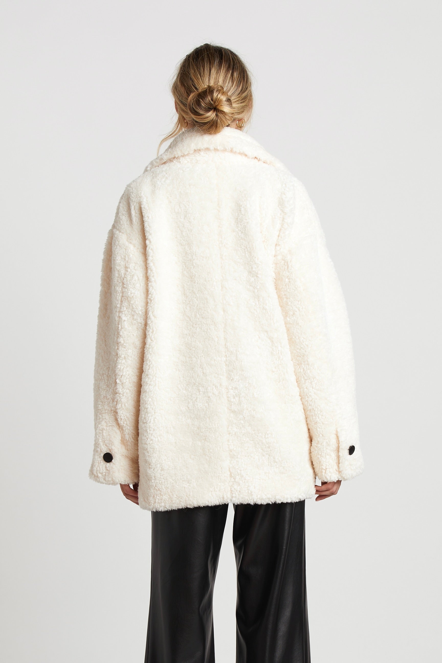 Manteau mi-long en fausse fourrure Saskia