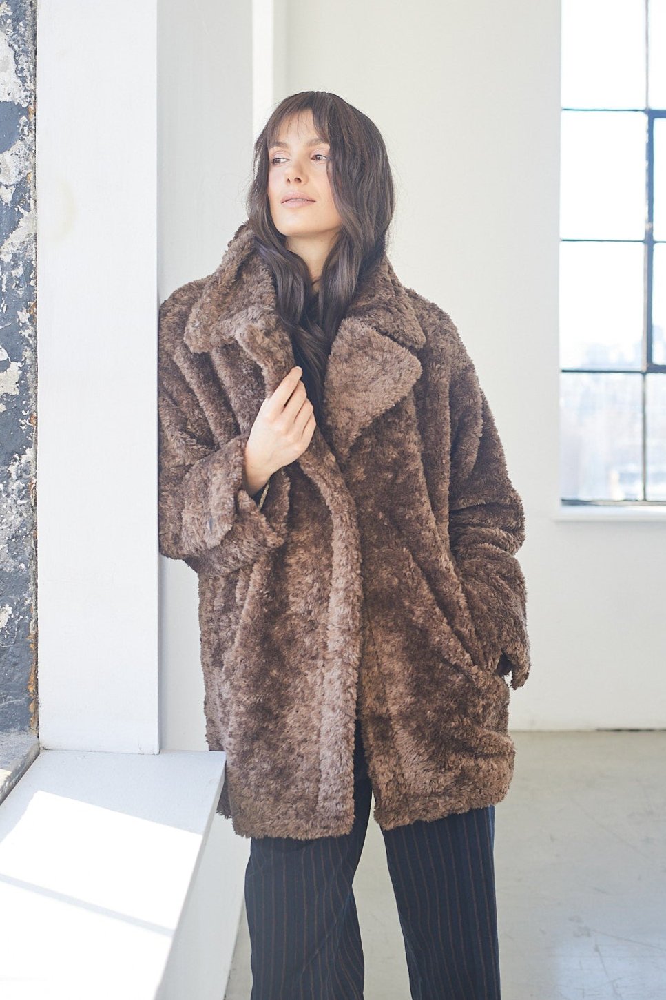 Manteau mi-long en fausse fourrure Saskia