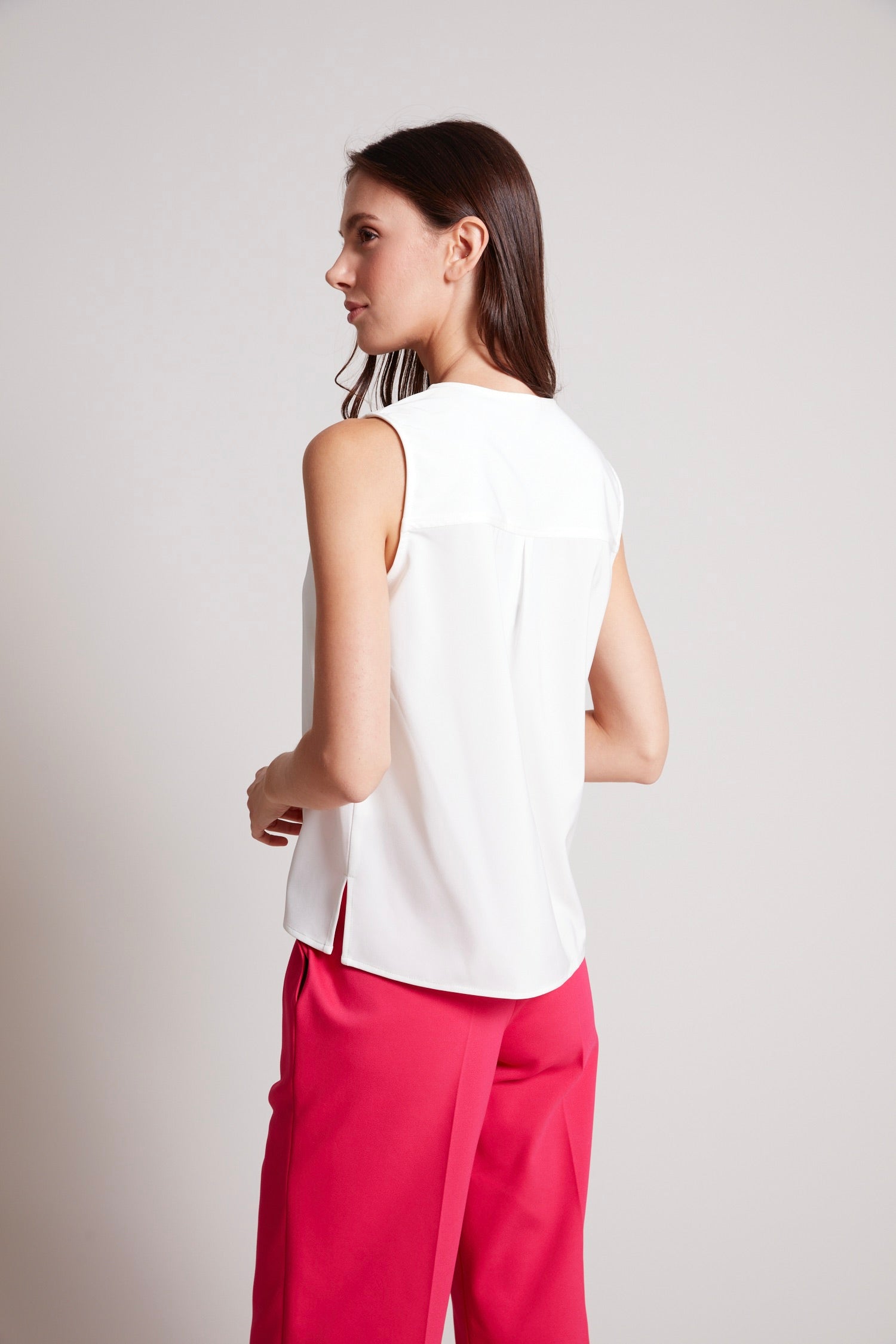 True sleeveless v-neck blouse