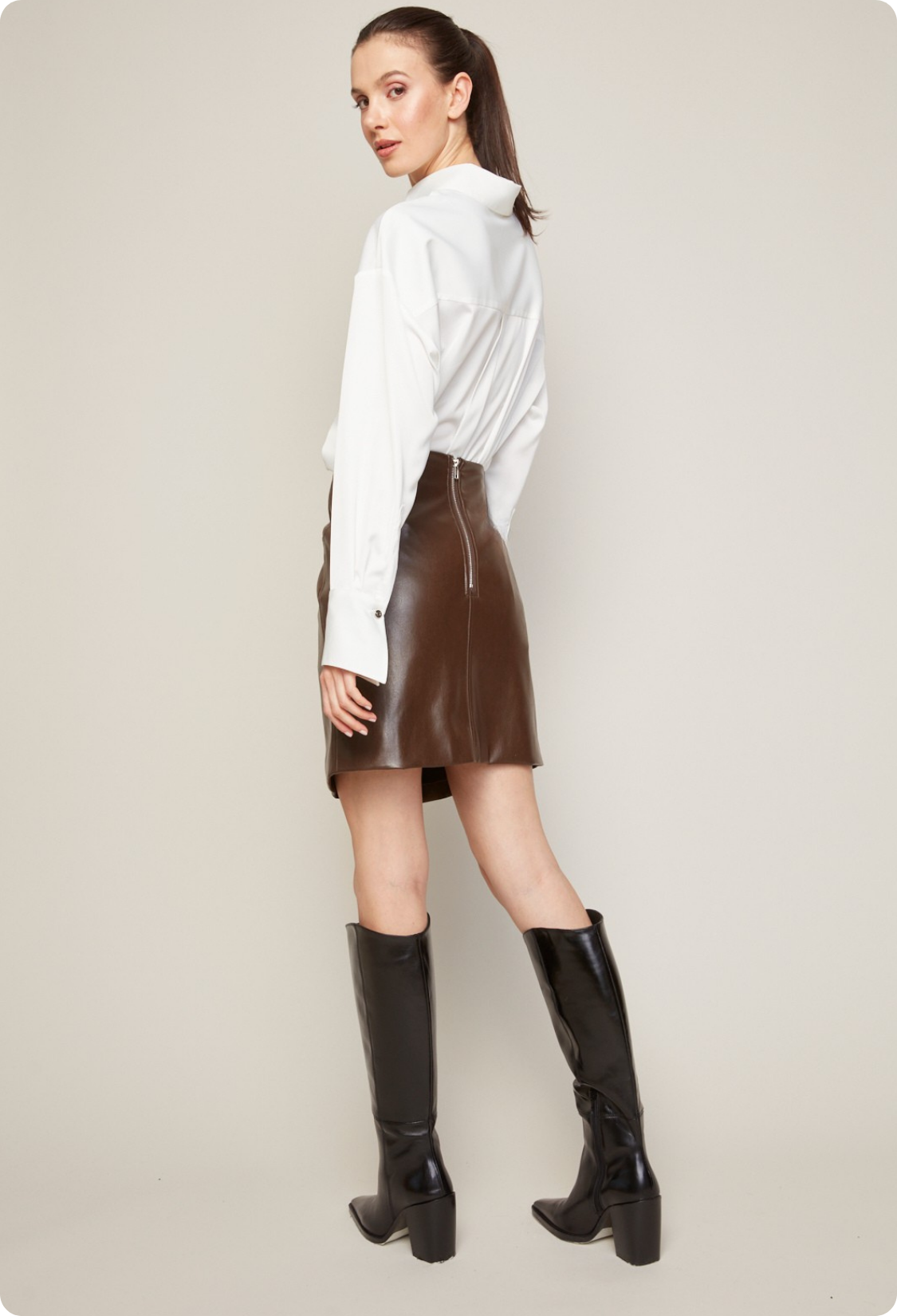 Britta stretch vegan leather short skirt with pockets