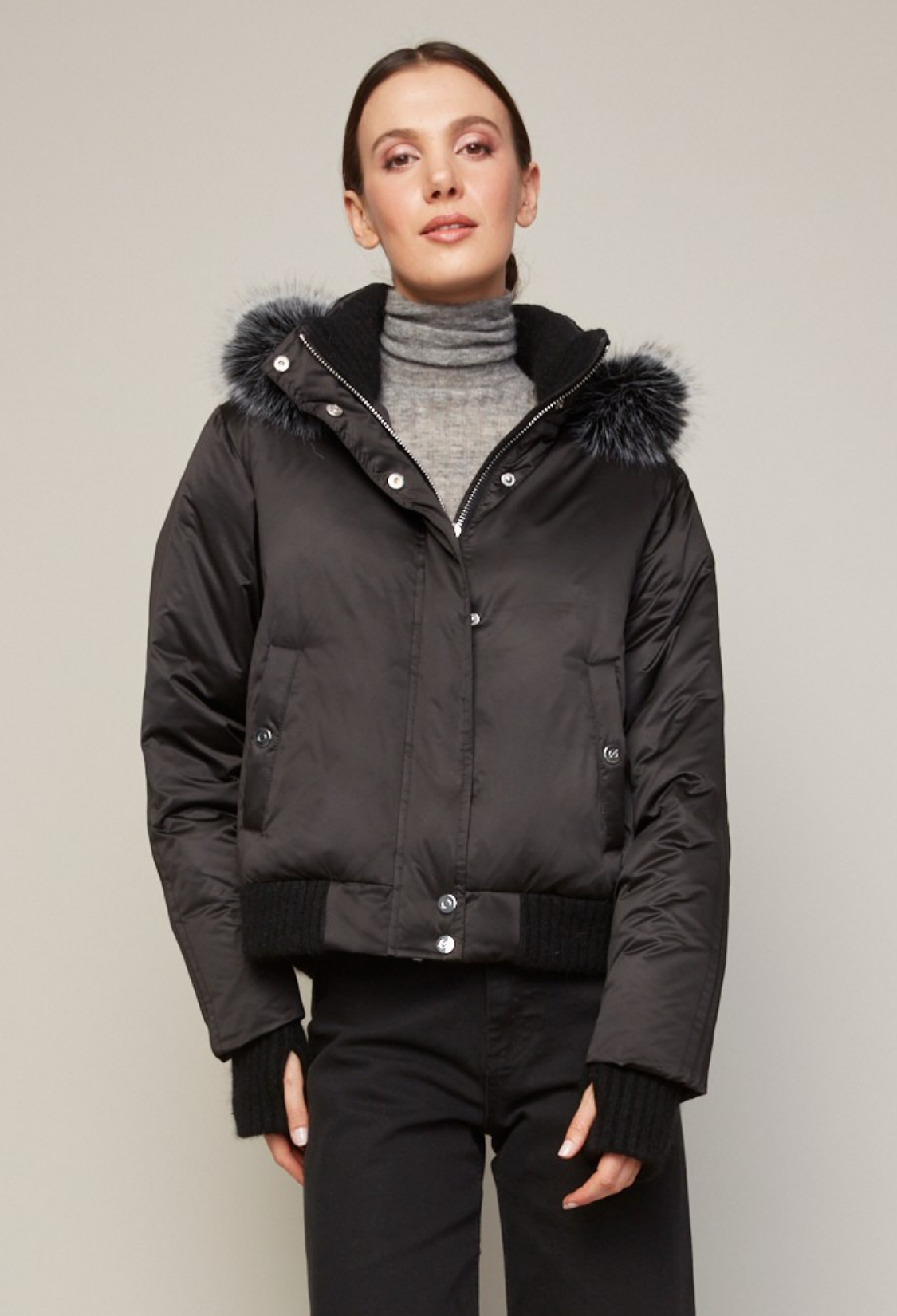 Bessy, manteau court en duvet avec capuche amovible et fausse fourrure