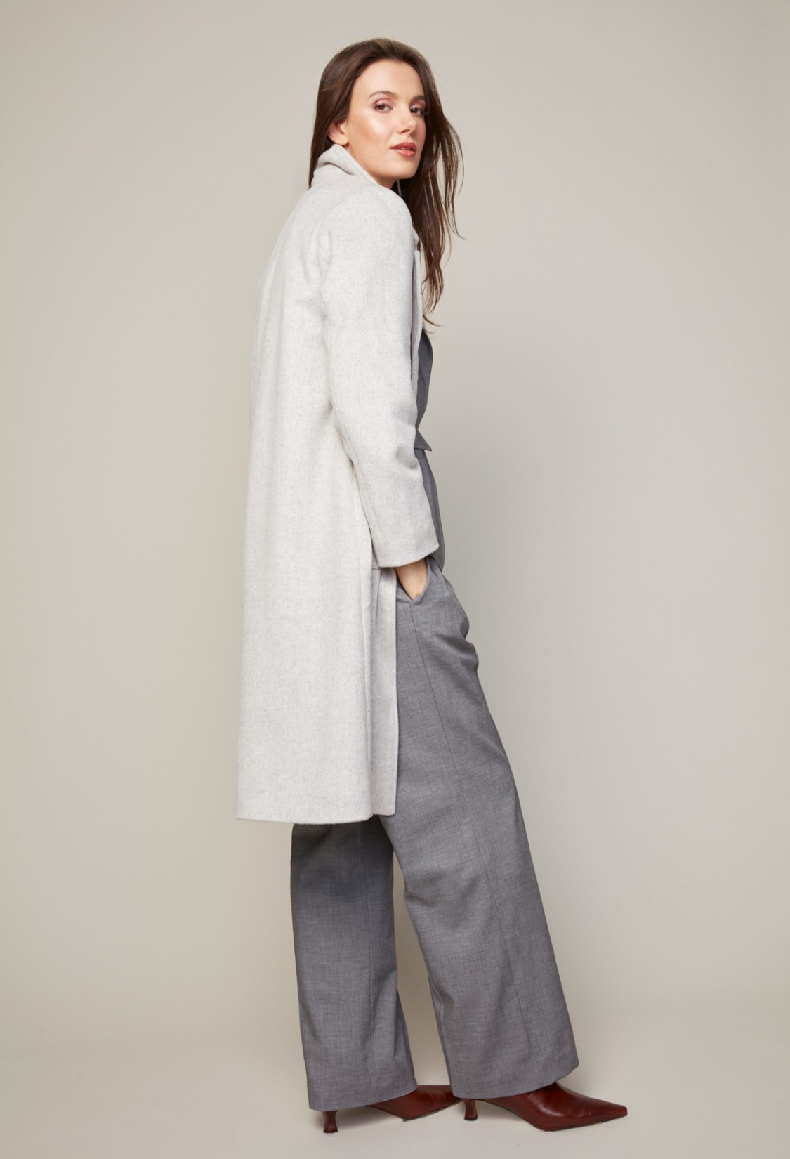 Bella, manteau  à simple boutonnage avec poches plaquées