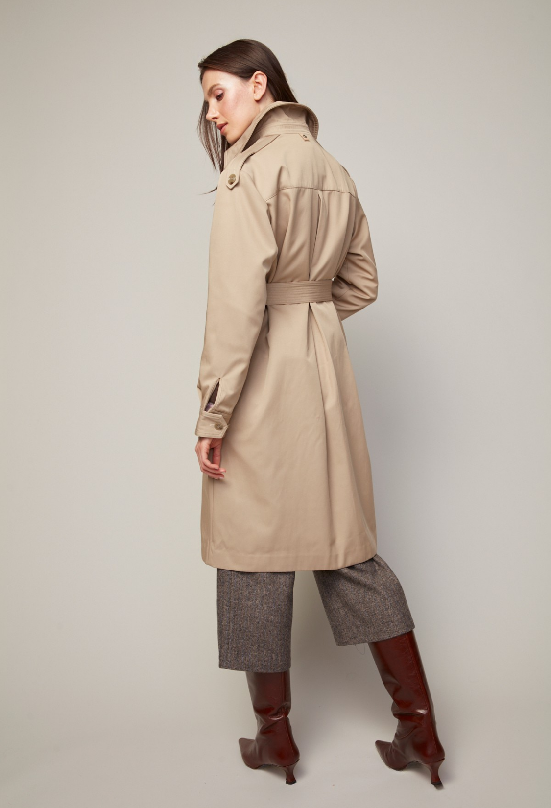 Troy, trench-coat à double boutonnage avec plis inversés dans le dos