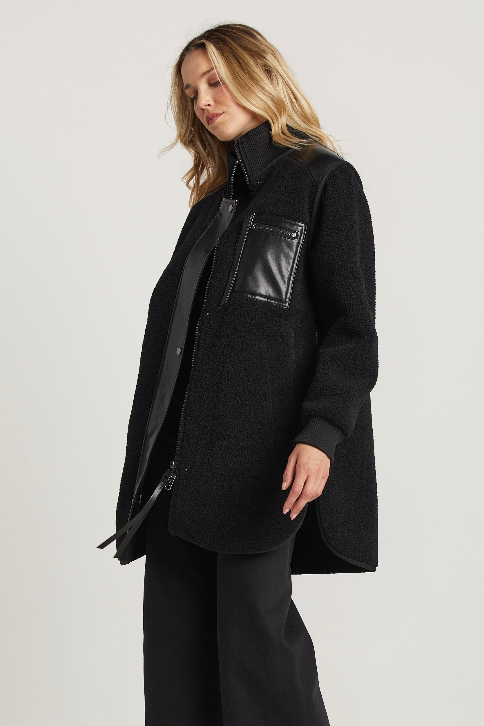 Manteau en faux shearling avec accent de cuir végan & fermeture éclair latérale Audrey