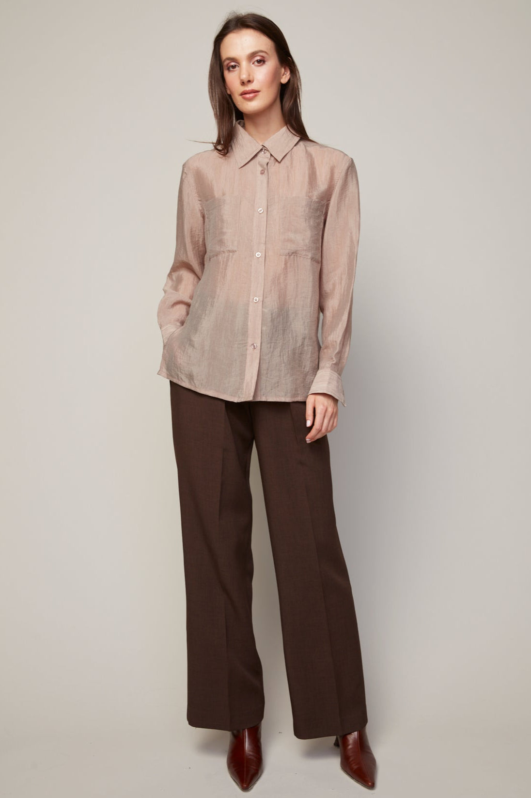 Bijou, blouse boutonnée semi-transparente  avec poche plaquée