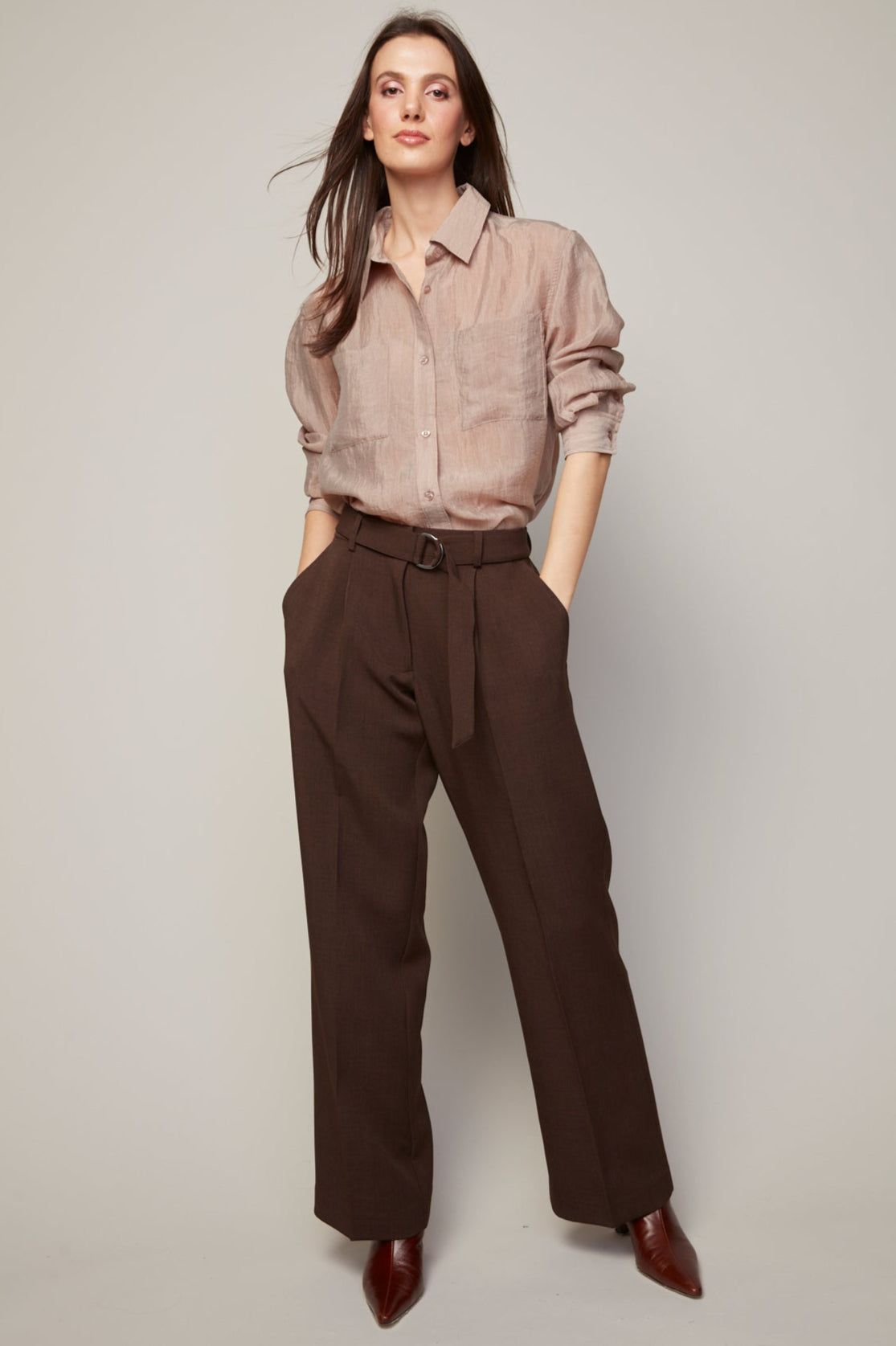 Bijou, blouse boutonnée semi-transparente  avec poche plaquée