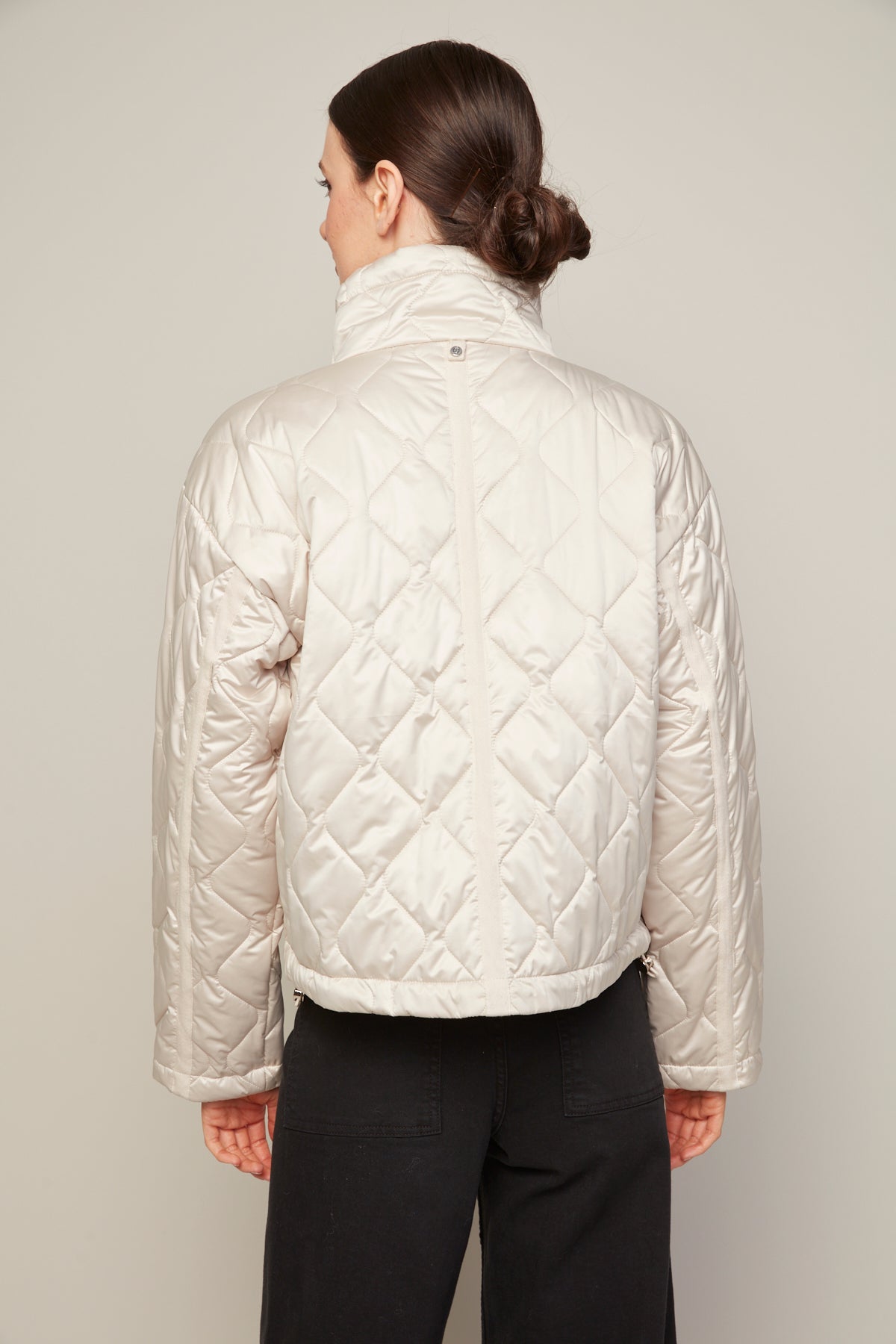 Billie, veste matelassée à épaules tombantes avec détails en sergé
