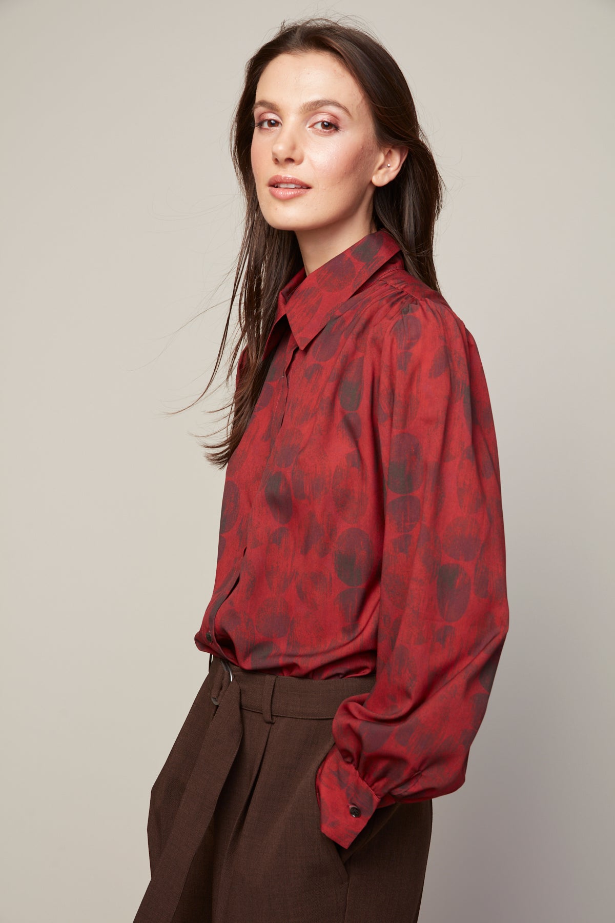 Bliss, blouse en chiffon semi transparente avec lavallière amovible