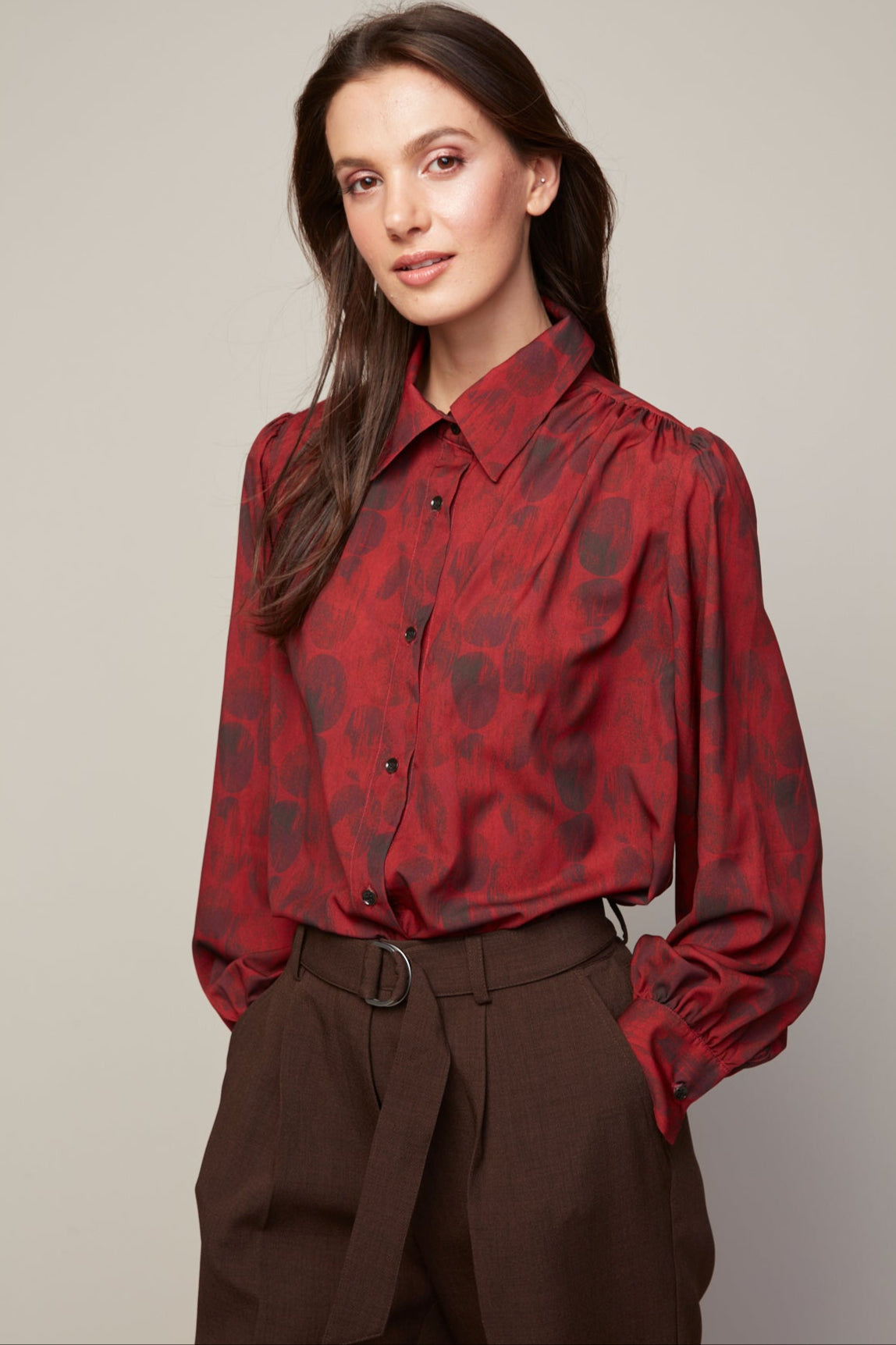 Bliss, blouse en chiffon semi transparente avec lavallière amovible