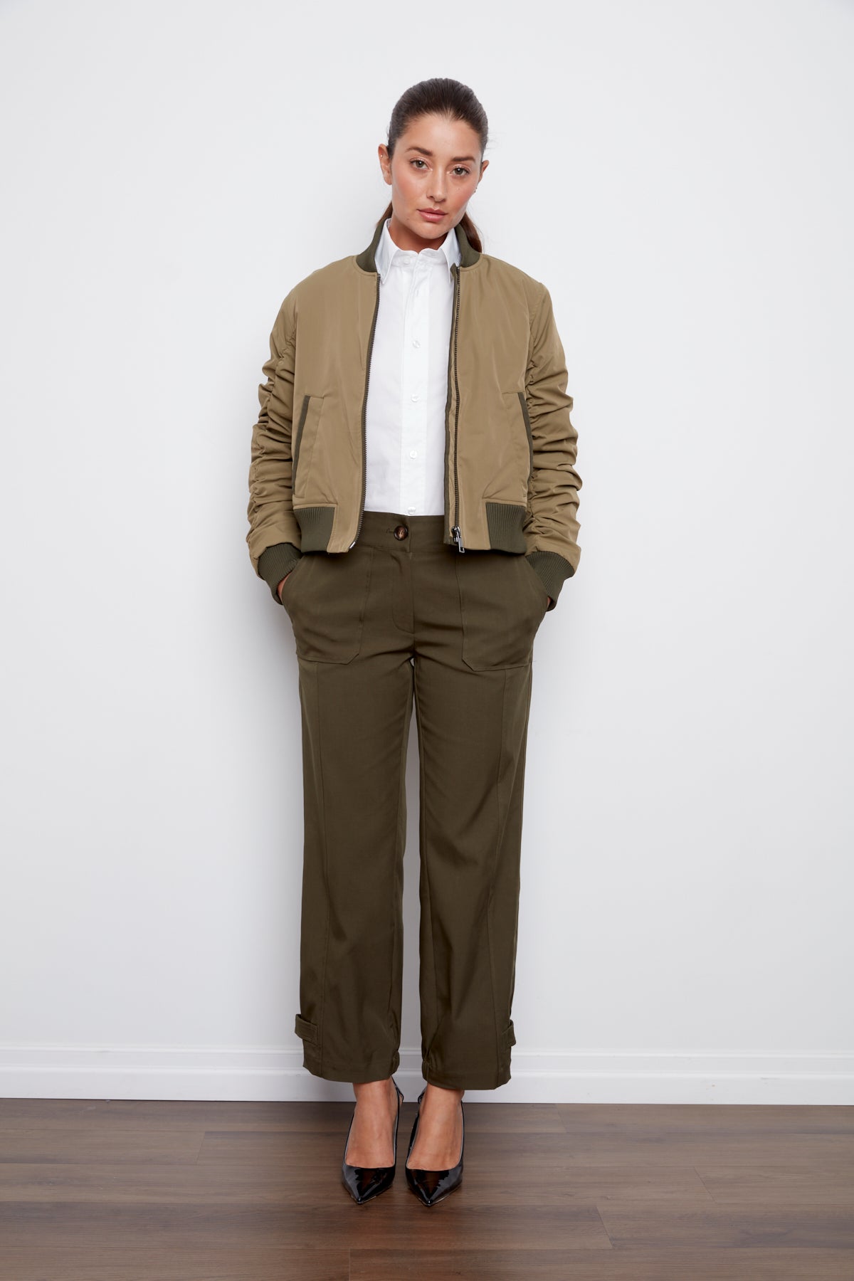 Chad, pant with supply pockets at front