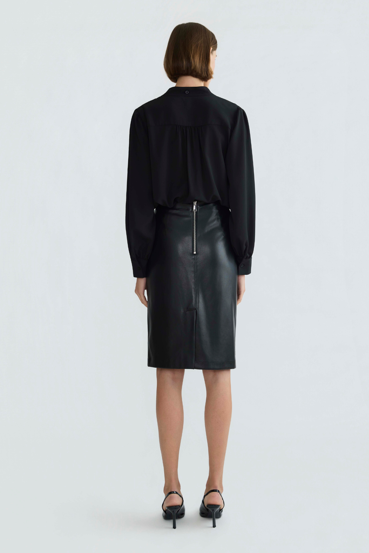 Désiré, v neck chiffon blouse w/ removable lavalliere