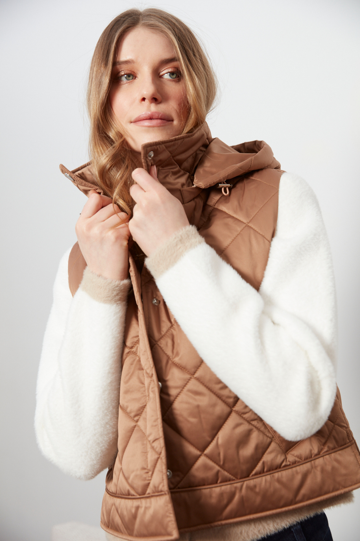 Daniela, sleeveless diamond quilted vest w/detachable hood