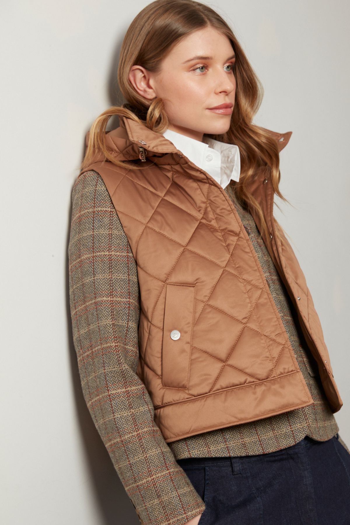 Daniela, sleeveless diamond quilted vest w/detachable hood