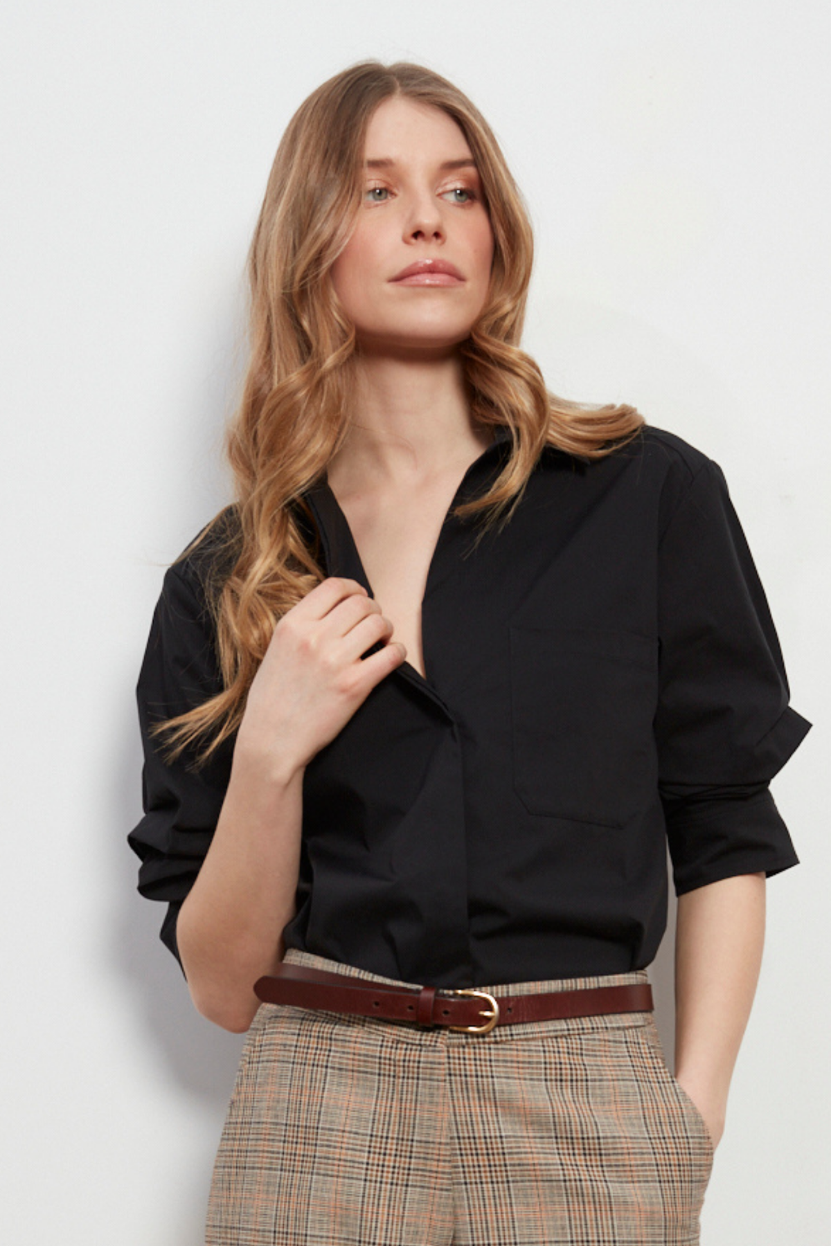 Daria, button-front shirt with ruched sleeves