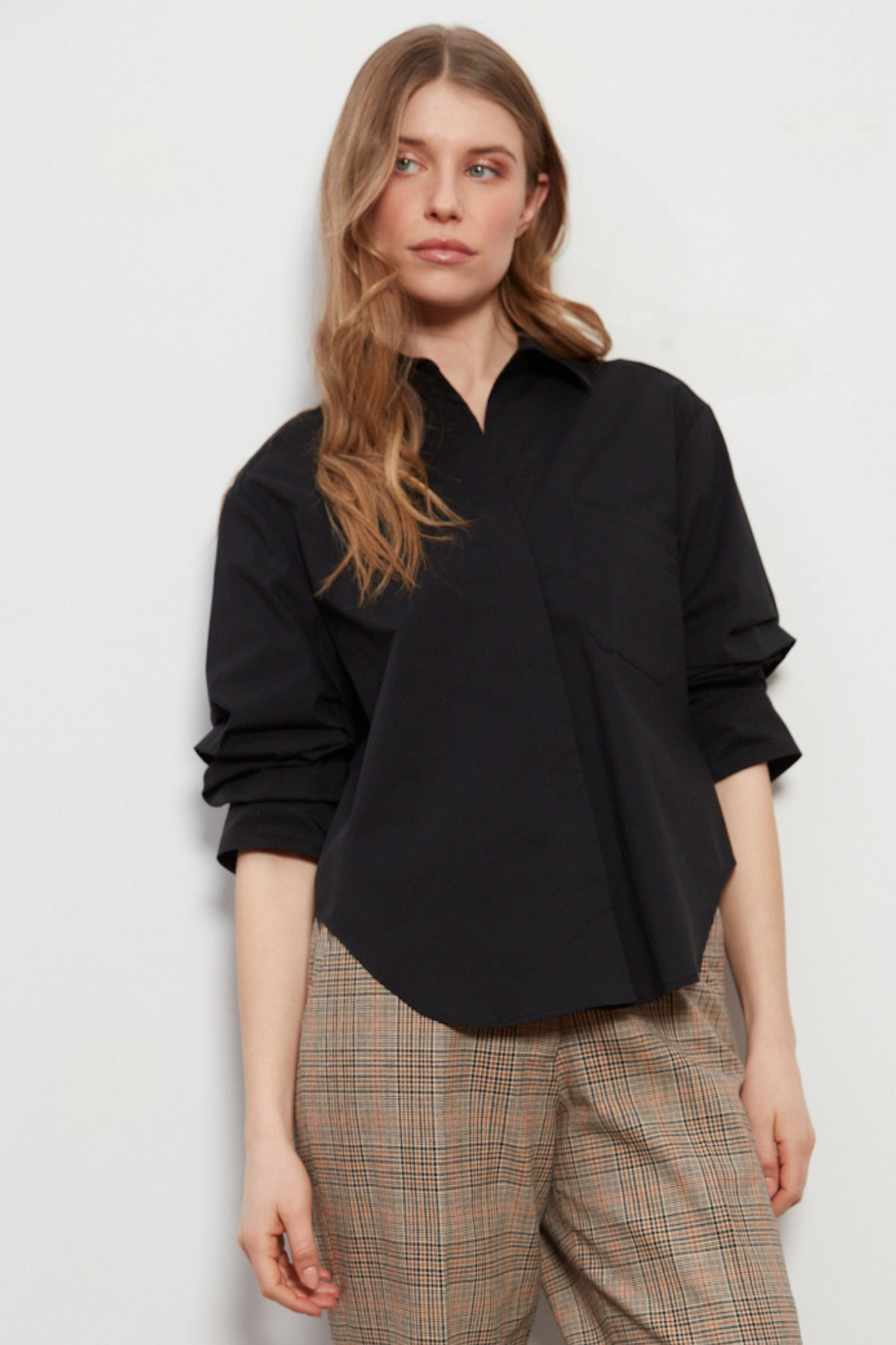 Daria, button-front shirt with ruched sleeves