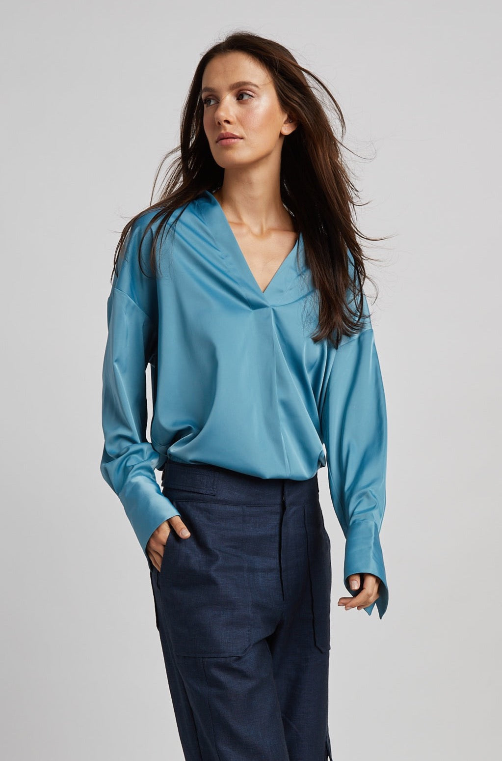 Chemisier popover en satin à longs revers Kay