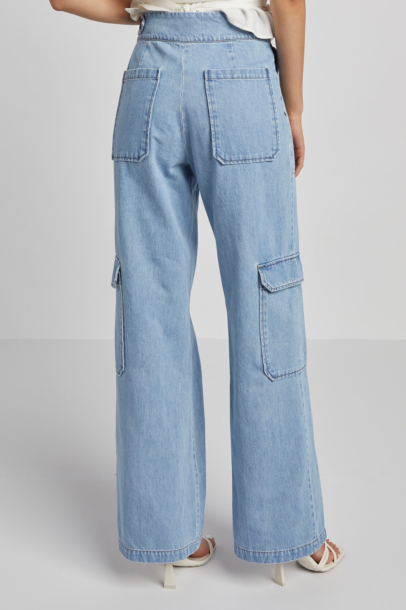 Pantalon cargo en denim taille haute à jambe droite Nolan