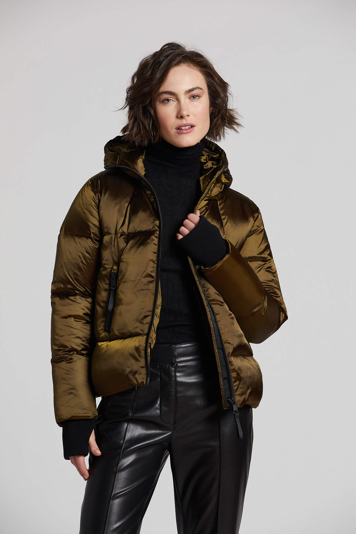 Pacific short hooded down jacket w/ black trim