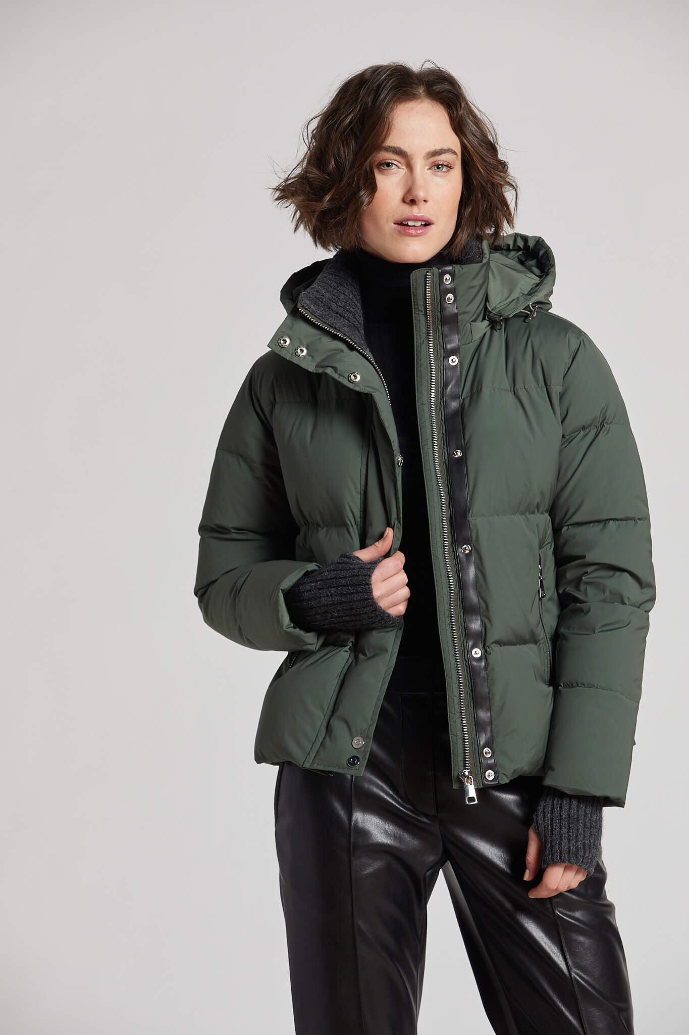 Manteau en duvet avec capuchon amovible, accent de cuir végan & tricot angora Patricia