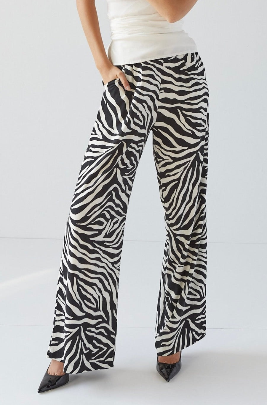 River flowy pant w/ side pockets & side zip closure